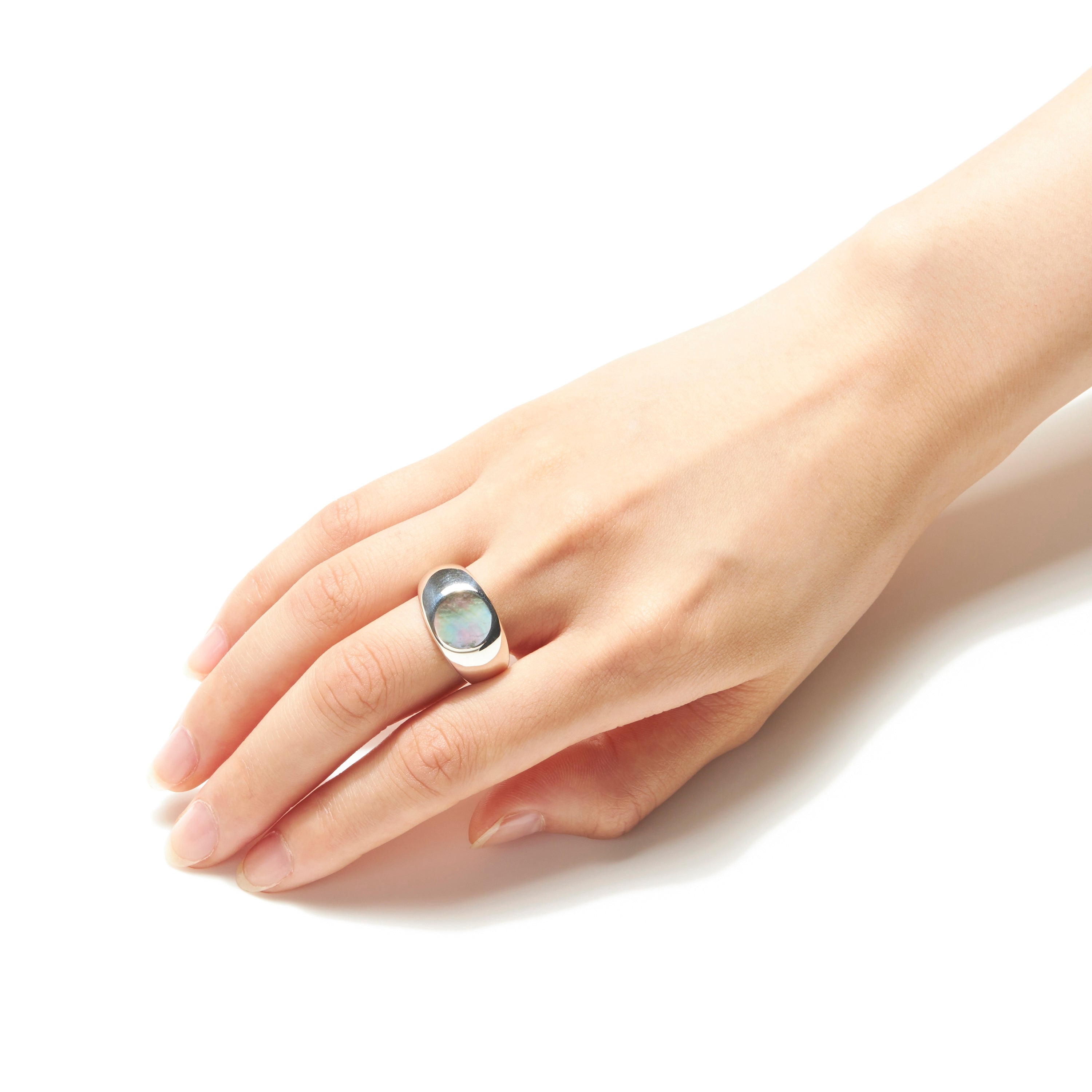 RING 740 Black butterfly shell