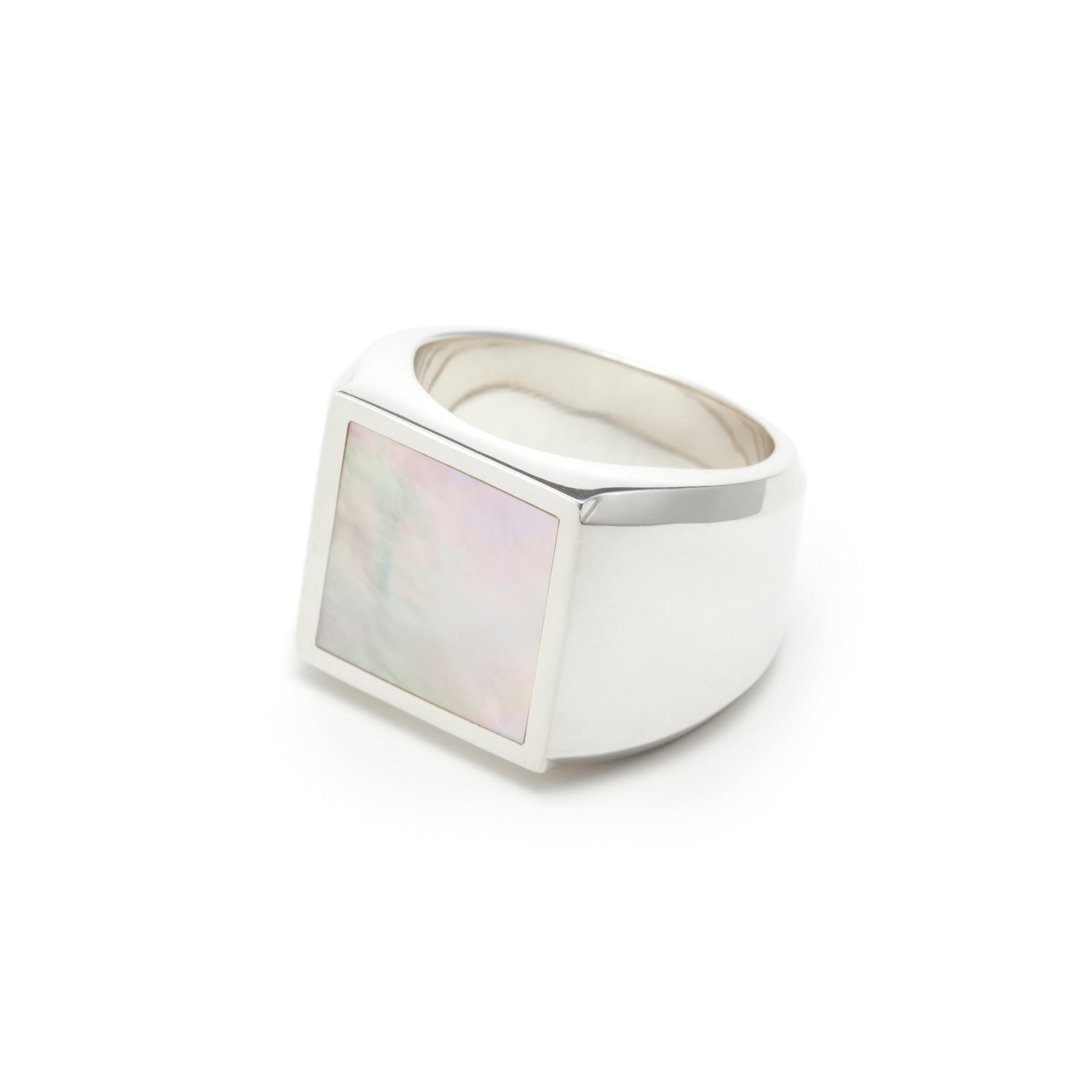 RING 742 White butterfly shell