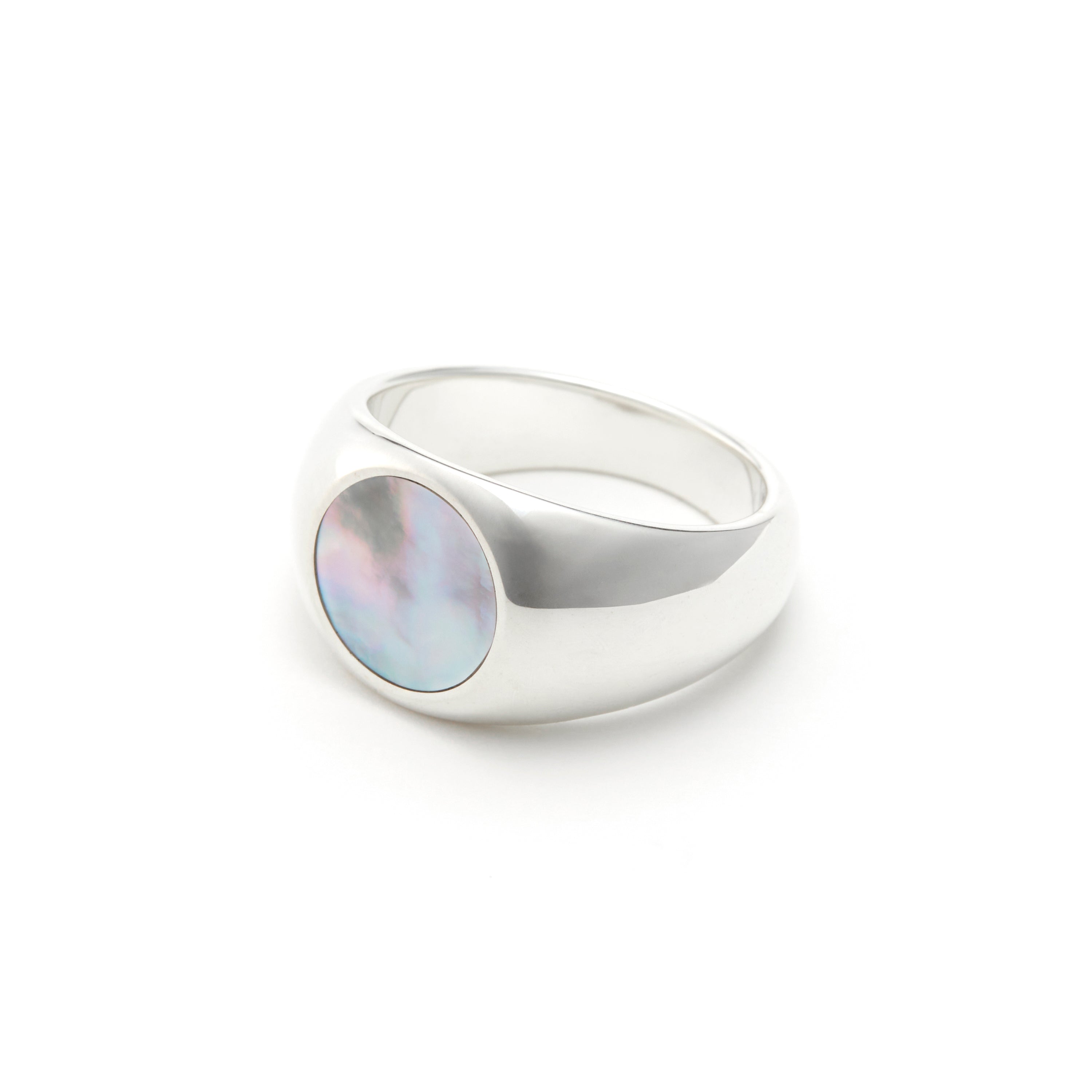 BeBe SILVER リング 約17号 RING 740 White butterfly shell